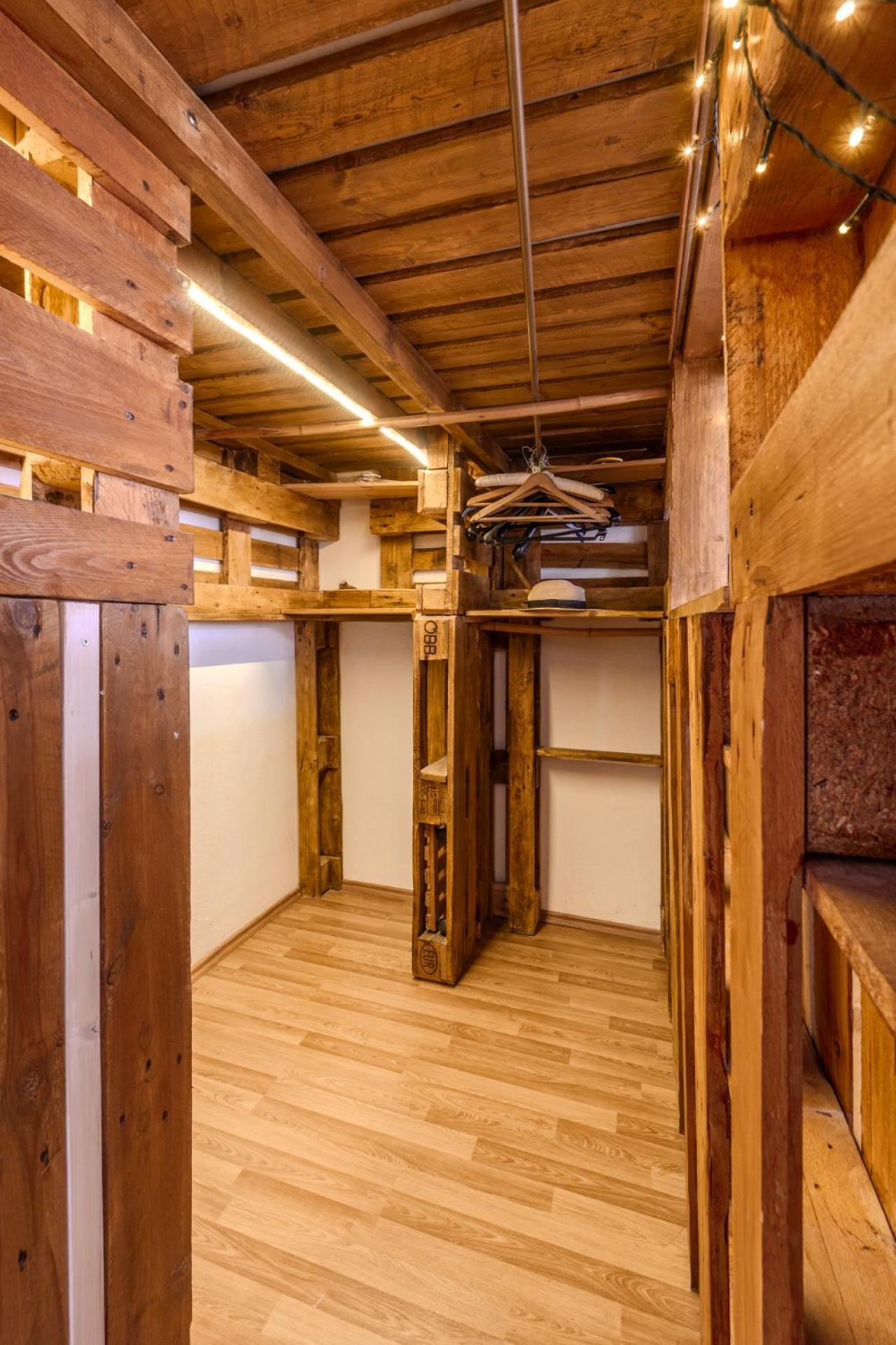 Appartamento 5 Stops Away From City-centre